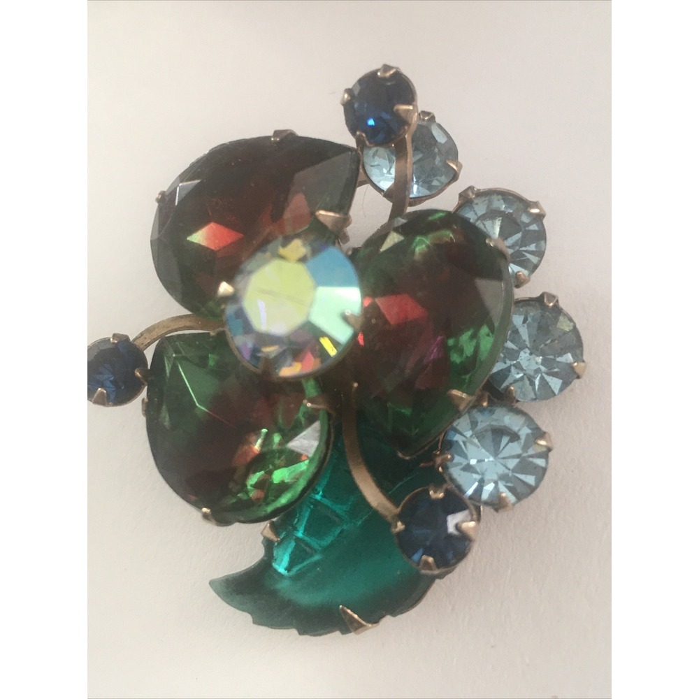 Vintage Juliana D & E emerald red  Rhinestone Clip Earrings DeLizza + Elster